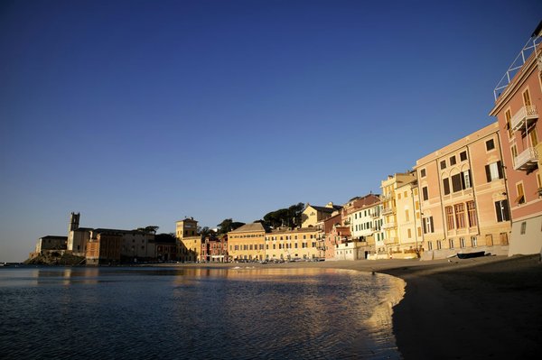 Come si possono utilizzare tecnologie di riduzione del rumore per migliorare il comfort in un veicolo di lusso?