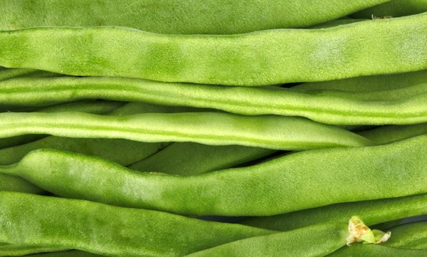 Come abbinare gioielli in corallo per un look estivo al mare?