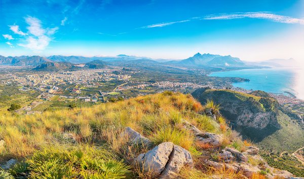 Come scegliere il vestito in pizzo perfetto per una cerimonia di giorno?